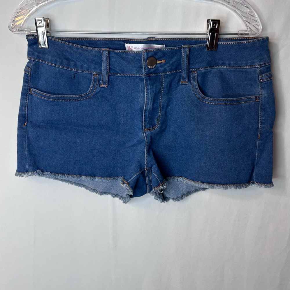 No Boundaries Women’s Soft Touch Frayed Ham Denim Shorts Jeans Blue.Size 11 JR
